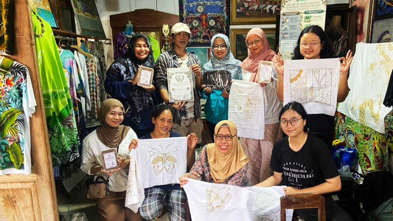 INSTIPER Promotes Eco-Friendly Palm-Based Batik Wax Innovation in Tamansari