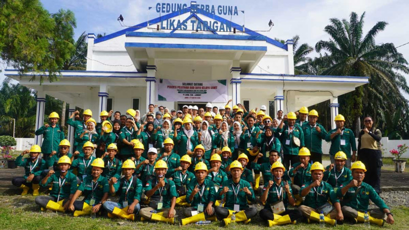 BPDP, Plantation Directorate and Koompasia Train 60 Aceh Singkil Palm Oil Smallholders