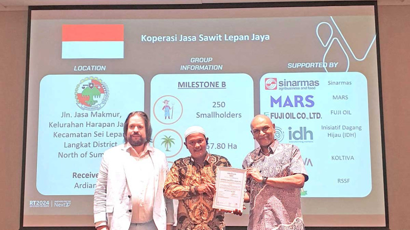 Sinar Mas Empowers KJSLJ Independent Palm Oil Farmers to Achieve RSPO Certification through Sawit Terampil Program