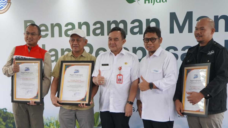 GAPKI Wins Award for Outstanding Mangrove Conservation in Ketapang Village
