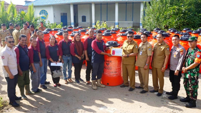 Artha Graha Provides Water Tank Assistance (CSSR) to the Community Through the Regional Government of North Kayong