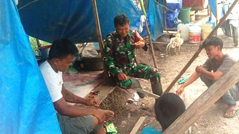To Encourage Security Awareness in Palm Oil Plantation, Babinsa Langgam Reminded Smallholders