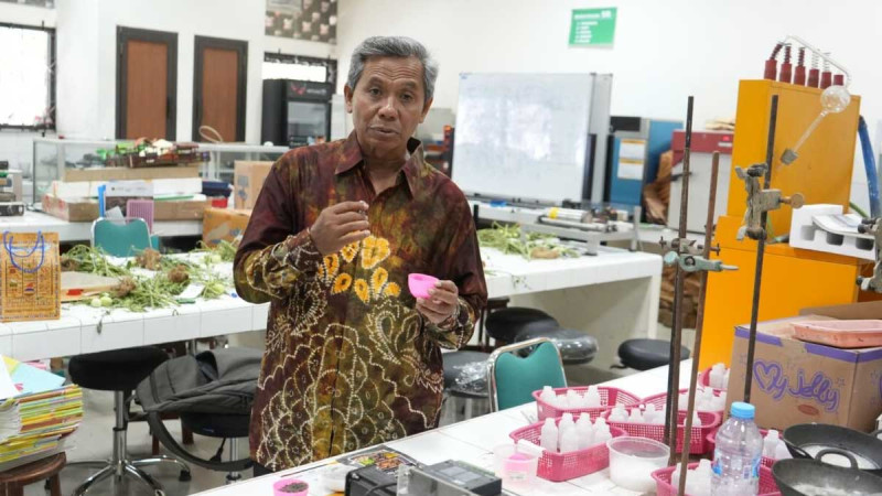 UMY Lecturer Develops Nano Organic Fertilizer from Palm Empty Fruit Bunch Ash
