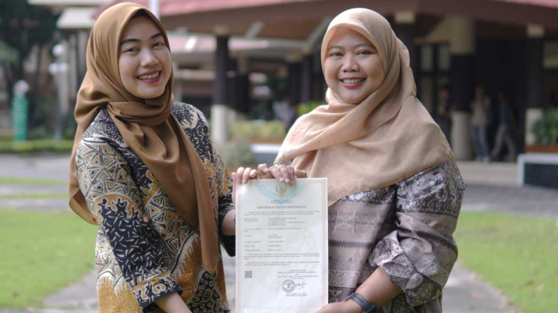 Two INSTIPER Lecturers Secure Patent for Palm Oil Waste Innovation