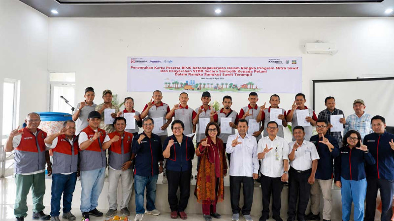 307 Independent Oil Palm Smallholders in Langkat Receive First-Ever STDB Certification