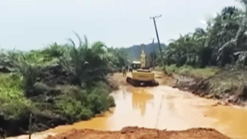 Suspected Liquefaction Phenomenon Strikes Village in West Sulawesi, Sinking Heavy Equipment