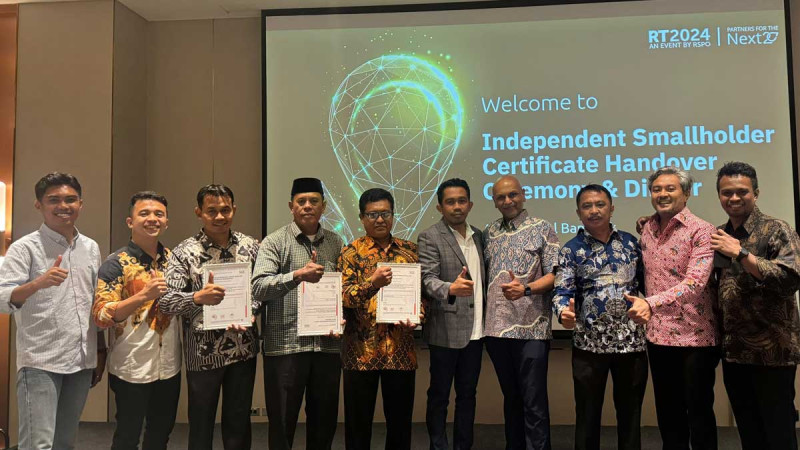 600 Independent Palm Oil Farmers from Three Cooperatives Receive RSPO Certification