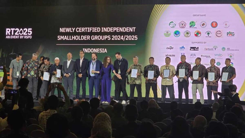 12 Farmer Groups in Ketapang Receive RSPO Certification at RT2025 Kuala Lumpur, Covering 1,223 Farmers