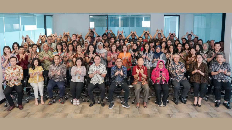 Workers of Wilmar Commemorated Hari Batik and Pancasila with Pride