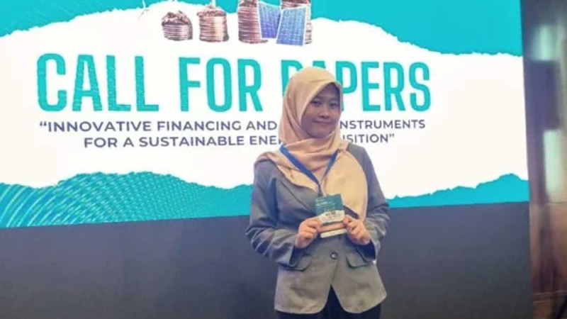 UNAIR Graduate's Research Wins International Competition, Turns Palm Waste into Aircraft Fuel