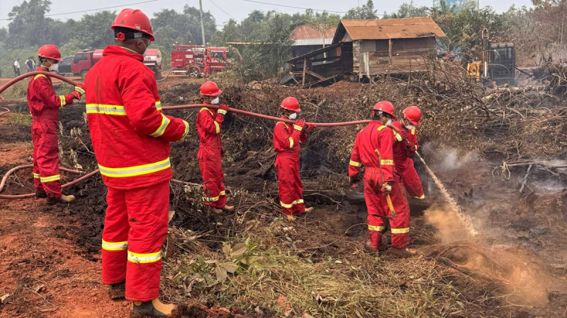 Musim Mas Deploys 1,000 Personnel and Helicopter to Fight Forest Fires in Central Kalimantan
