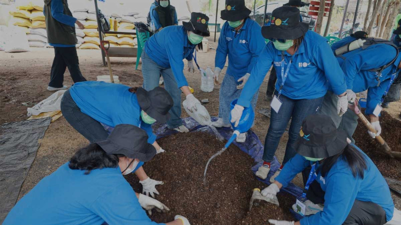70 Indonesian Oil Palm Smallholders Learn to Turn Organic Waste into Fertilizer