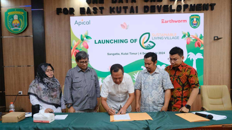 Apical and Earthworm Foundation Launched SLV in Kutai Timur