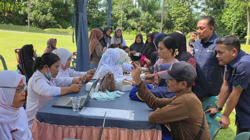 Agrinas Palma Nusantara Holds People’s Market and Free Health Checks in North Labuhanbatu
